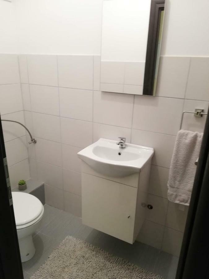 Apartment Bluebay Дуги Рат Екстериор снимка
